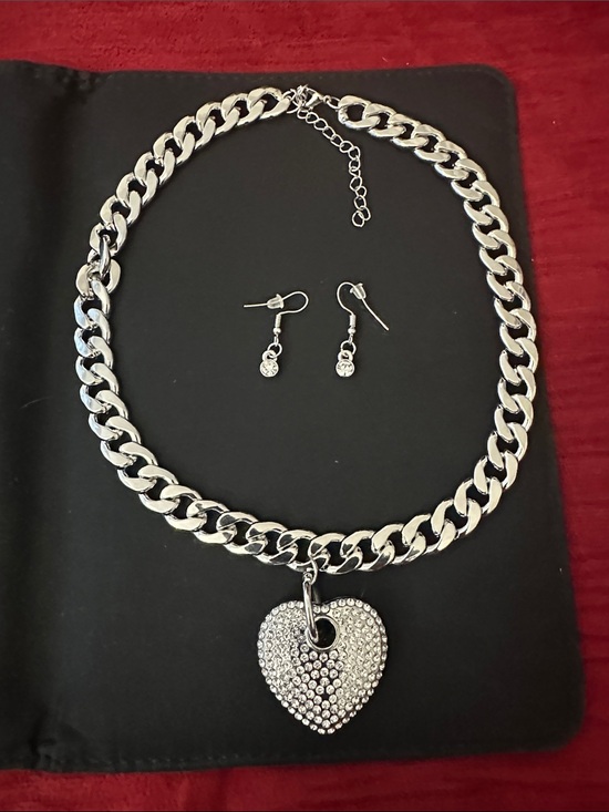 Jewelry - Heart Pendant Chunky Chain Necklace and Drop Earrings - Silver